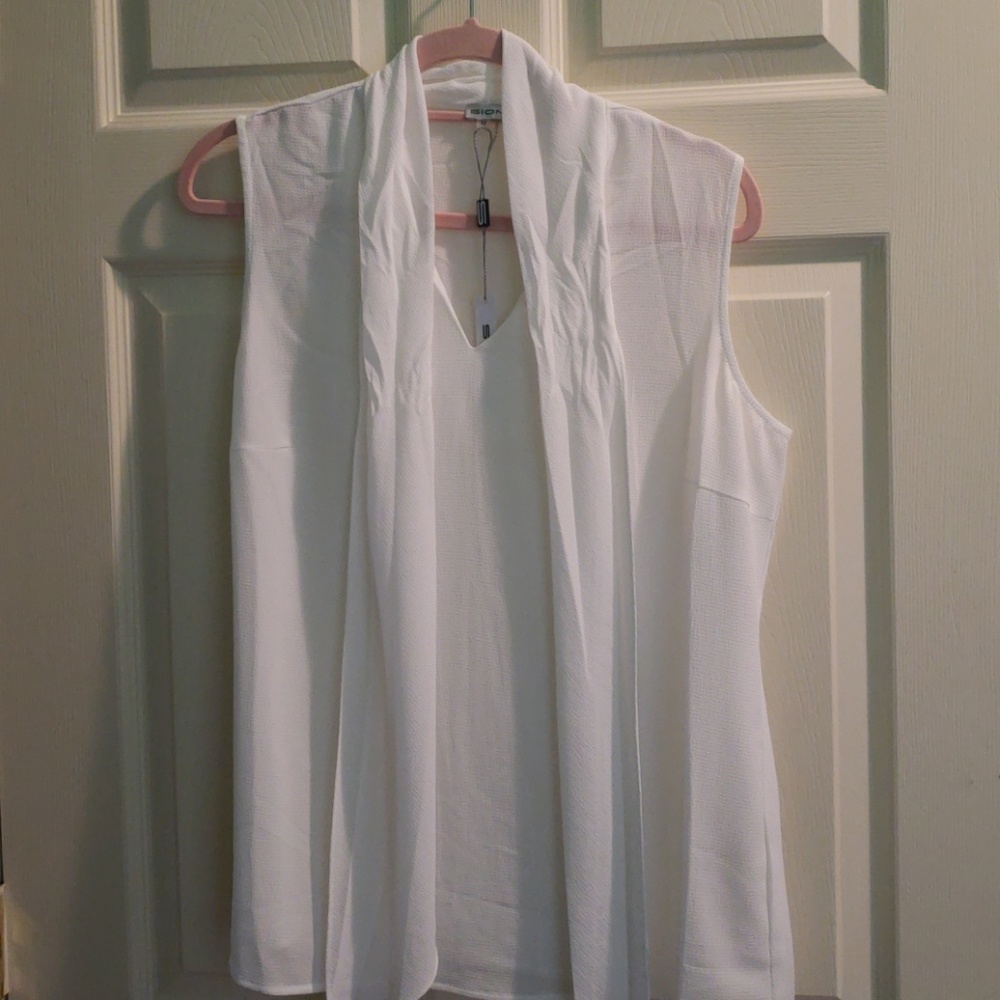 Clothes - Picture 2 of 3